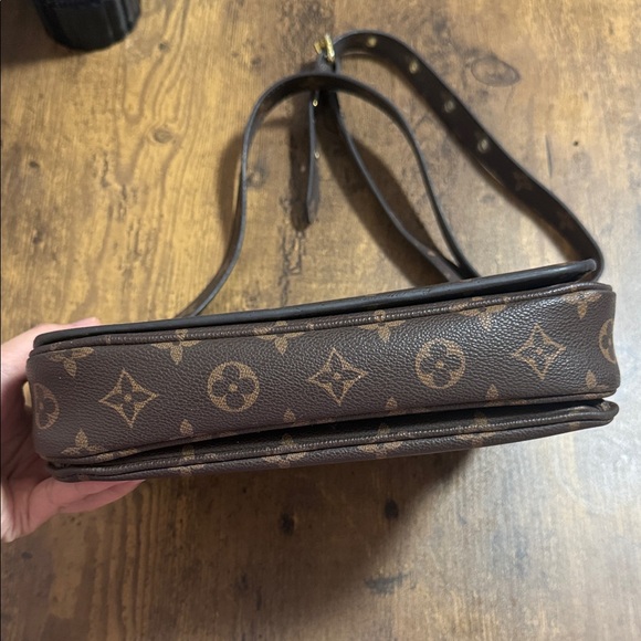 Louis Vuitton Dark Brown Monogram Crossbody Bag - Picture 3 of 9